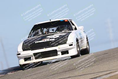 media/Oct-26-2025-CalClub SCCA (Sun) [[8ce1e69566]]/Group 2/Grapevine/